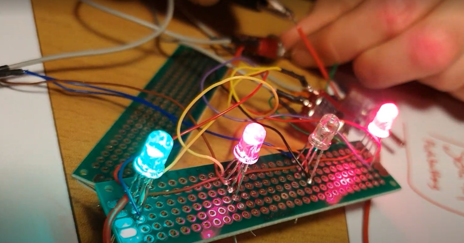 breadboard met 3 rgb ledjes
